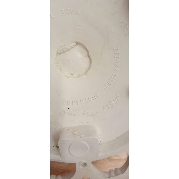 Vintage homeco interiors, wall hanging towel rack , plastic ,white faux wicker - Picture 6 of 7